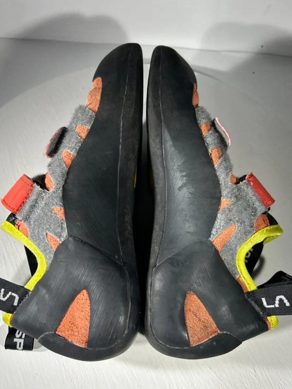 La Sportiva Tarantula Rock Climbing Shoes Boys Size 5.5 EU 37.5 Black Orange Kid